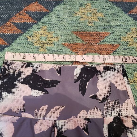 Onzie Floral Leggings - Picture 10 of 11